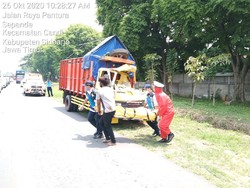 Pindah Lajur Berujung Kecelakaan Truk di Tol Sidoarjo, Satu Orang Tewas