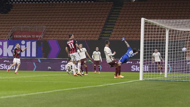 AC Milan's Alexis Saelemaekers, left, scores his side's 2nd goal during the Serie A soccer match between AC Milan and Roma at the Milan San Siro Stadium, Italy, Monday, Oct. 26, 2020. (Fabio Ferrari/LaPresse via AP)