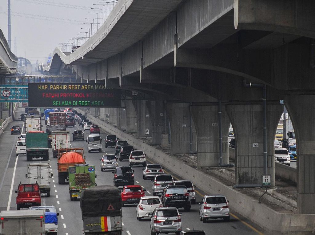 Libur Cuti Bersama, Ini Titik Kemacetan di Tol Jakarta-Cikampek Siang Ini