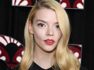 Anya Taylor-Joy hingga Chadwick Boseman Kantongi Piala SAG Awards 2021 Anya Taylor-Joy hingga Chadwick Boseman Kantongi Piala SAG Awards 2021