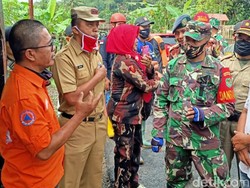 12 Rumah Rusak Diterjang Longsor di Caringin Sukabumi