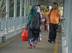 Libur Cuti Bersama, Terjadi Lonjakan Bus dan Truk di Pelabuhan Merak
