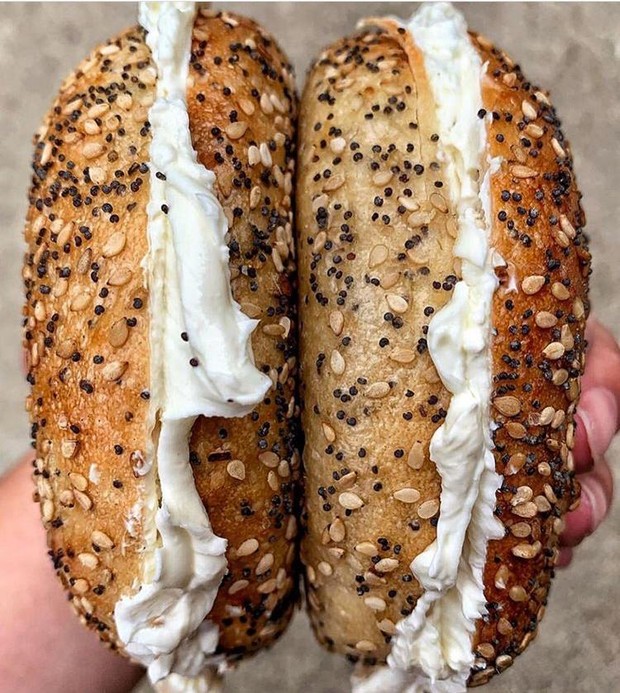 Bagel with Cream Cheese/ sumber: instagram.com/fabfoodfiesta