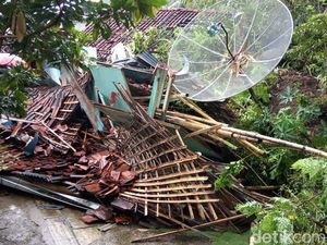 Banjir dan Longsor Terjang Kebumen Banjir dan Longsor Terjang Kebumen