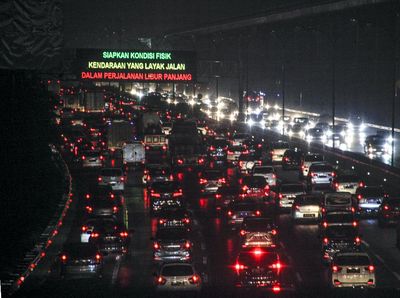 Siap-siap Libur Panjang, Tol Jagorawi Padat Merayap