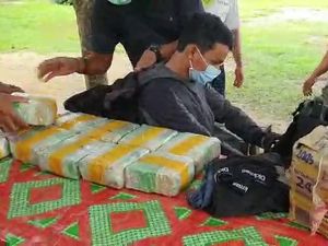 Video BNN Bekuk Kurir Sabu dan Ekstasi Asal Malaysia