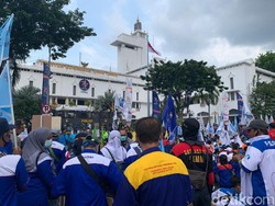 Buruh Ancam Nginap di Kantor Gubernur Jatim Bila Pemprov Tak Tolak Omnibus Law