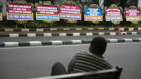 Deretan Karangan Bunga Dukung Penuntasan Kasus WanaArtha