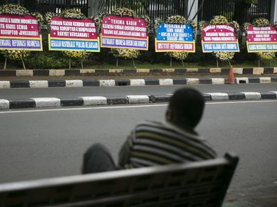 Deretan Karangan Bunga Dukung Penuntasan Kasus WanaArtha