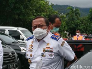 Aksi Nekat Brimob Bawa Senapan Cabut Paksa Berkas Truk Bikin Kemenhub Bereaksi