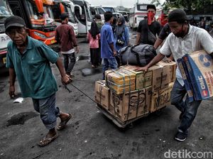 Hilir Mudik Penumpang di Terminal Tanjung Priok Sambut Cuti Bersama