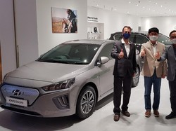 Hyundai Buka Showroom di Dalam Mal, Pamerkan Mobil Listrik