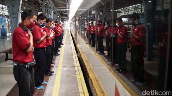 Jelang Libur Panjang Penumpang Kereta Api Naik