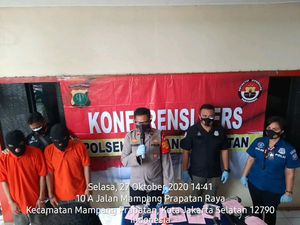 Alarm Berbunyi, 2 Pria Ini Gagal Curi Motor di Mampang Jaksel