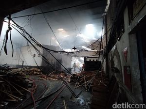 Pabrik Pengolahan Kayu di Blondo Magelang Terbakar