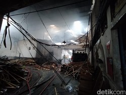 Pabrik Pengolahan Kayu di Blondo Magelang Terbakar