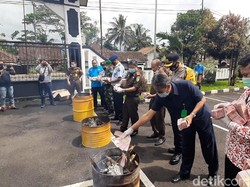 Kejari Tasikmalaya Musnahkan Uang Palsu Senilai Hampir Rp 3 Miliar