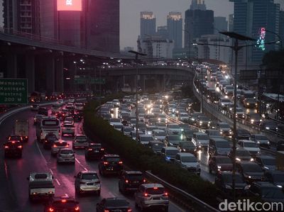 Padatnya Lalu Lintas Jelang Libur Panjang dan Cuti Bersama
