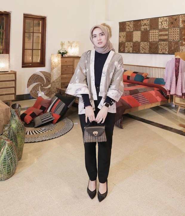 Kimono outer/instagram.com/analisa.widyaningrum Kimono outer