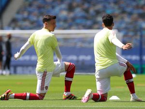 Oezil Dibuang Arsenal karena Salahnya Sendiri