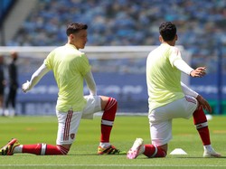 Oezil Dibuang Arsenal karena Salahnya Sendiri