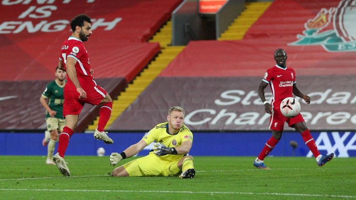 LIVERPOOL, ENGLAND - OCTOBER 24: Mohamed Salah of Liverpool shoots past Aaron Ramsdale of Sheffield United during the Premier League match between Liverpool and Sheffield United at Anfield on October 24, 2020 in Liverpool, England. Sporting stadiums around the UK remain under strict restrictions due to the Coronavirus Pandemic as Government social distancing laws prohibit fans inside venues resulting in games being played behind closed doors. (Photo by Peter Byrne - Pool/Getty Images)