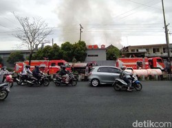 Viral Mobil Parkir Sembarangan Bikin Damkar Terhambat, Ini Ancaman Sanksinya