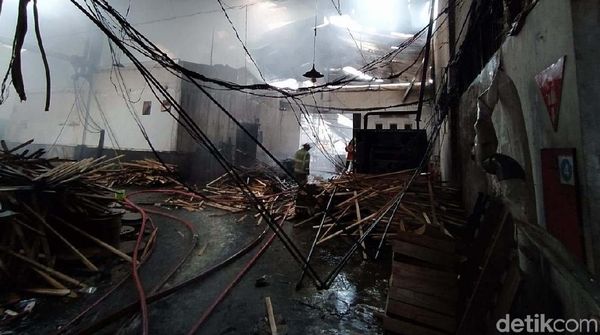 Pabrik Pengolahan Kayu di Magelang Ludes Terbakar