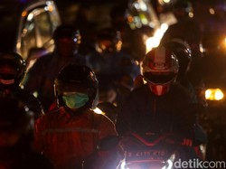 Malam Tahun Baru, Ramai Kendaraan Keluar Jakarta Via Kalimalang