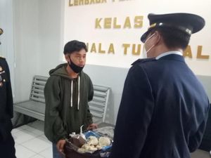 Pria Ini Bawa Pempek Kapal Selam ke Lapas Jambi, Ternyata Isinya Sabu Pria Ini Bawa Pempek Kapal Selam ke Lapas Jambi, Ternyata Isinya Sabu