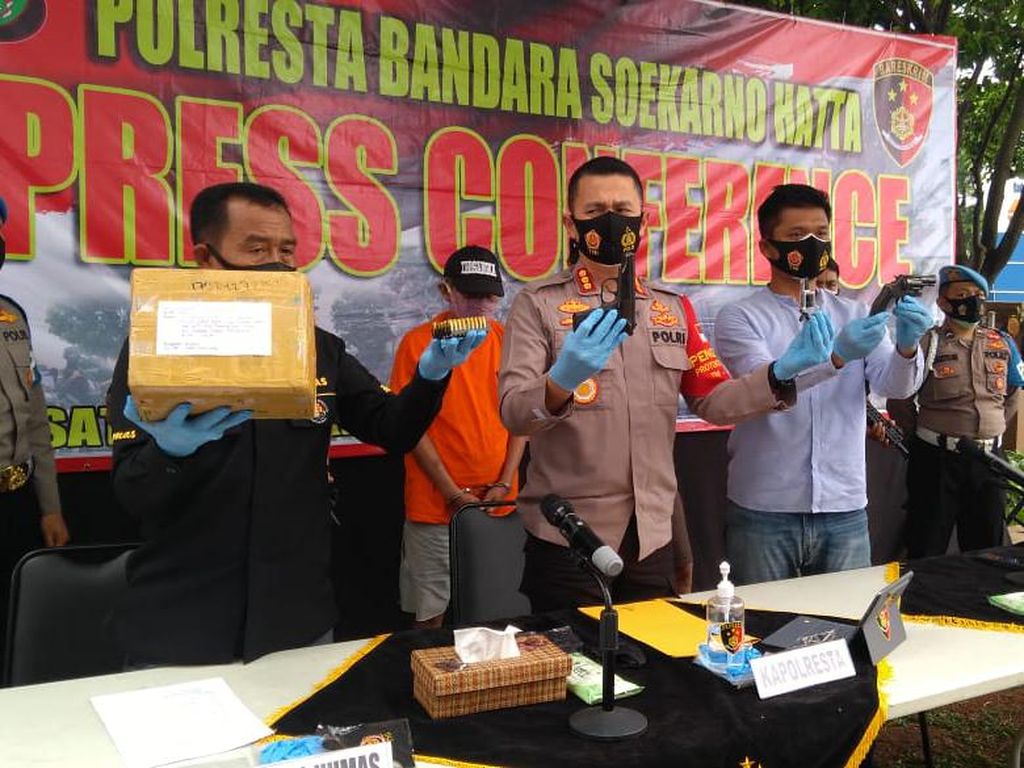Aksi Pengusaha hingga Pecatan Polisi di Balik Selundupan Senpi-Amunisi Aksi Pengusaha hingga Pecatan Polisi di Balik Selundupan Senpi-Amunisi