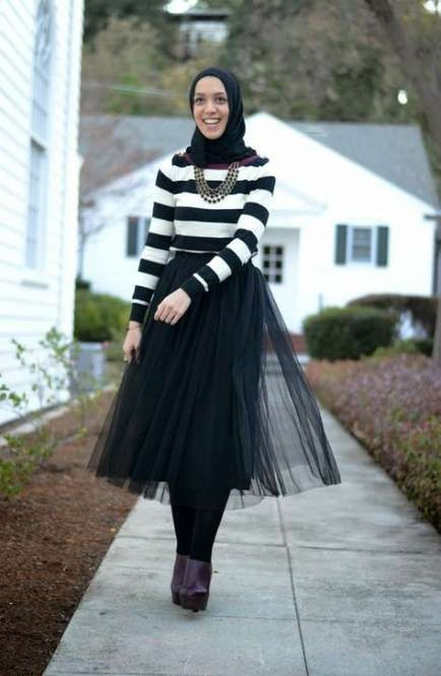 Mix and Match Outfit Hijab dengan Rok Tutu, Chic dan Gak Lebay