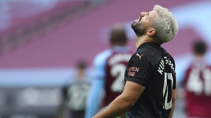 Manchester Citys Sergio Aguero reacts during the English Premier League soccer match between West Ham and Manchester City, at the London Olympic Stadium Saturday, Oct. 24, 2020. (Catherine Ivill, Pool via AP)
