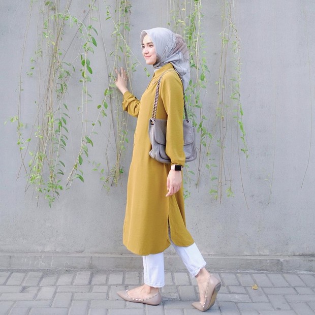 Tunik/instagram.com/analisa.widyaningrum Tunik dengan celana