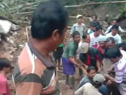 Rumah Ambruk Diterjang Banjir di Pangandaran, Pasangan Lansia Meninggal