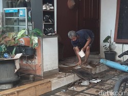 Banjir di Griya Cimanggu Bogor Surut, Warga Mulai Bersihkan Rumah