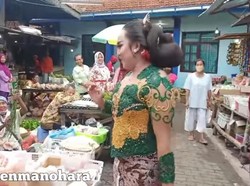 Heboh Waria di Madiun ke Pasar Berdandan Ala Sinden