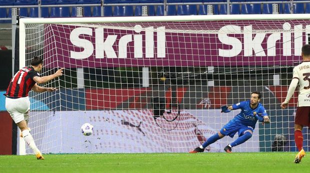 MILAN, ITALY - OCTOBER 26:  Zlatan Ibrahimovic (L) of AC Milan scores his second goal from the penalty spot during the Serie A match between AC Milan and AS Roma at Stadio Giuseppe Meazza on October 26, 2020 in Milan, Italy.  (Photo by Marco Luzzani/Getty Images)