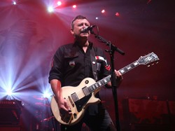 Manic Street Preachers Garap Lagu di Masa Lockdown
