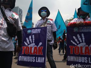 Strategi Borongan Melawan Omnibus Law