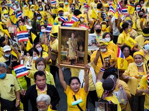 Aksi Pro Monarki Dukung Raja Thailand Aksi Pro Monarki Dukung Raja Thailand