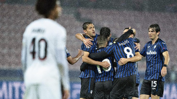 Atalantas Alejandro Gomez (10) celebrates with teammates after scoring against FC Midtjylland during a  Champions League group D soccer match FC Midtjylland against Atalanta at MCH Arena in Herning, Denmark, Wednesday, Oct. 21,  2020. (Henning Bagger/Ritzau Scanpix via AP)