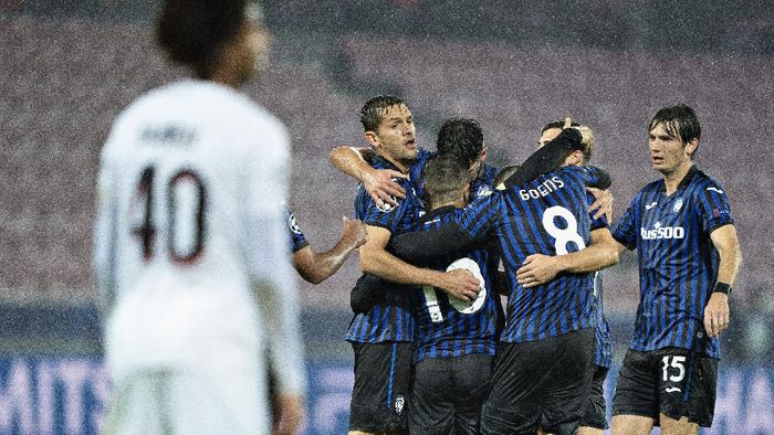 Atalanta Atalantas Alejandro Gomez (10) celebrates with teammates after scoring against FC Midtjylland during a Champions League group D soccer match FC Midtjylland against Atalanta at MCH Arena in Herning, Denmark, Wednesday, Oct. 21, 2020. (Henning Bagger/Ritzau Scanpix via AP)