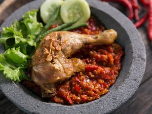 8 Resep Sambel Ayam Penyet Sederhana untuk Jualan yang Menggugah Selera 8 Resep Sambel Ayam Penyet Sederhana untuk Jualan yang Menggugah Selera