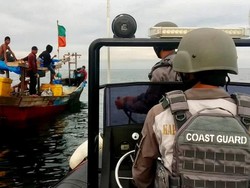 Patroli, Bakamla Selamatkan Nelayan yang Terapung 2 Hari di Selat Malaka