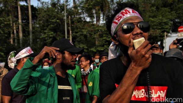 Melihat Sisi Lain di Aksi Tolak Omnibus Law