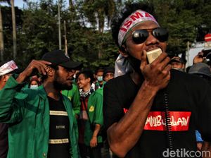 Melihat Sisi Lain di Aksi Tolak Omnibus Law