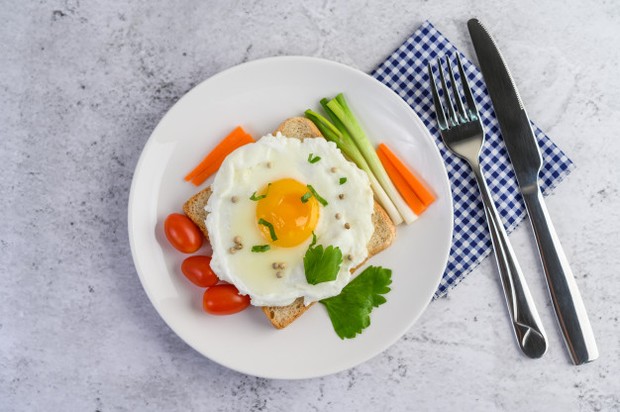 Kalori yang ada dalam telur juga terbilang lebih sedikit sehingga aman untuk program diet.