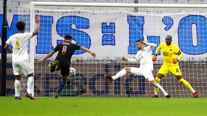 Manchester Citys Ilkay Gundogan, second left, scores his teams second goal during the Champions League Group C soccer match between Marseille and Manchester City at Stade Velodrome in Marseille, France, Tuesday, Oct. 27, 2020. (Guillaume Horcajuelo/Pool via AP)