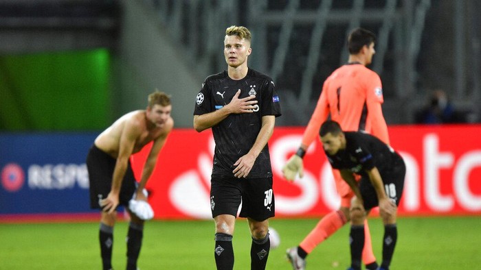 Moenchengladbachs Nico Elvedi walks in dejection end of the Champions League group B soccer match between Borussia Moenchengladbach and Real Madrid at the Borussia Park in Moenchengladbach, Germany, Tuesday, Oct. 27, 2020. (AP Photo/Martin Meissner)